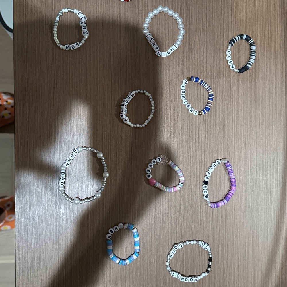 Taylor swift friendship bracelets